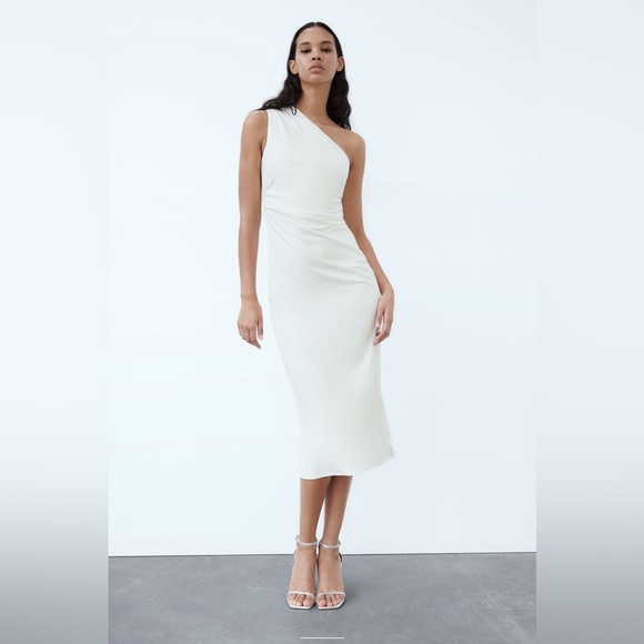 Zara Dresses & Skirts - Zara White ASYMMETRIC MIDI DRESS
NWT Sz XXL
Knit fabric midi dress asymmetric